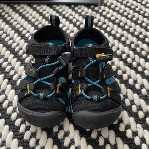 Keen boys black & blue sandals size 9